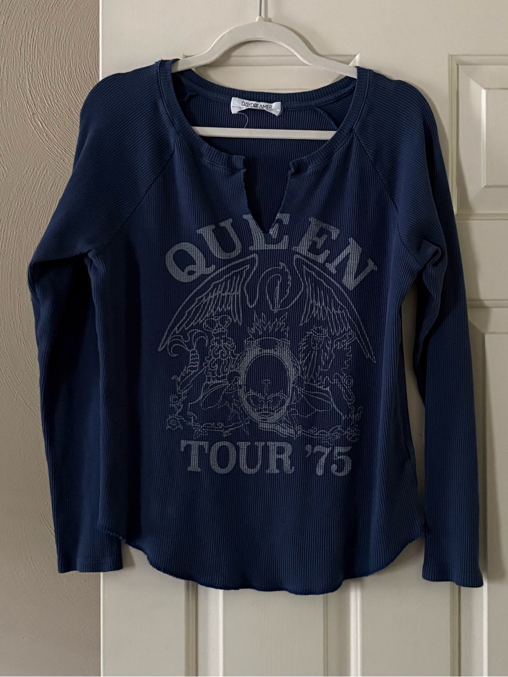 Daydreamer for Free People Women’s “Queen Tour ‘75” Graphic Thermal. Size Small.
